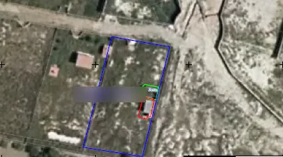 Ortofoto en color más reciente de la misma parcela con la construcción marcada